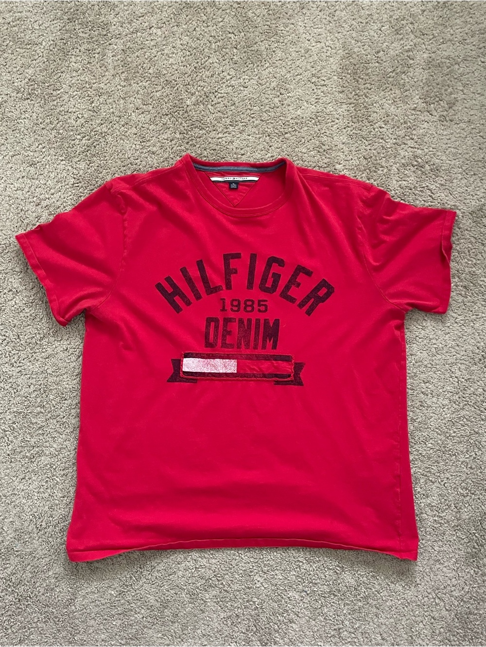 Baggy Vintage Tommy Hilfiger Red Tee!